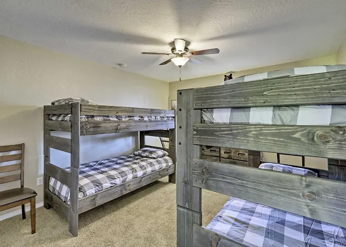 Family In W/ Surrounding Mtn Views! *