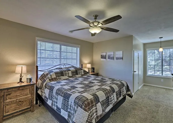 Family In W/ Surrounding Mtn Views!