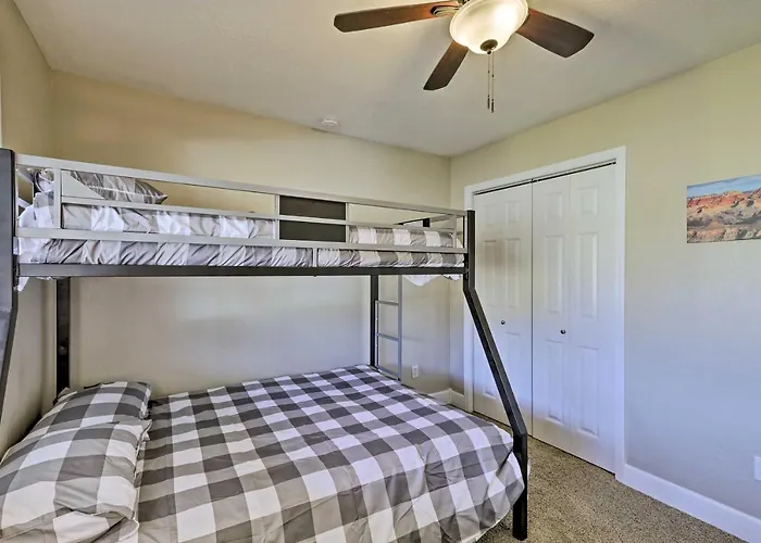Family In W/ Surrounding Mtn Views!