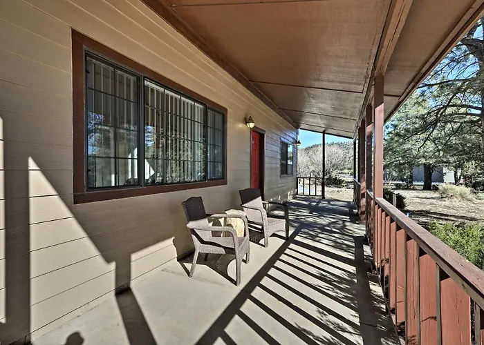 Family In W/ Surrounding Mtn Views!
