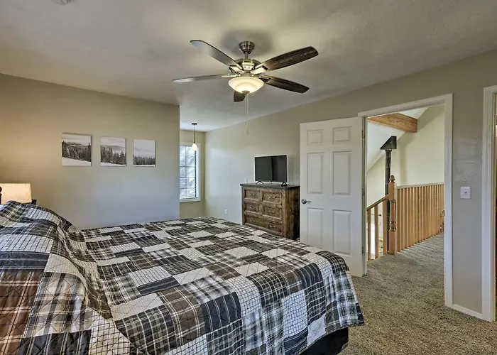 Family In W/ Surrounding Mtn Views! Ferienhaus *