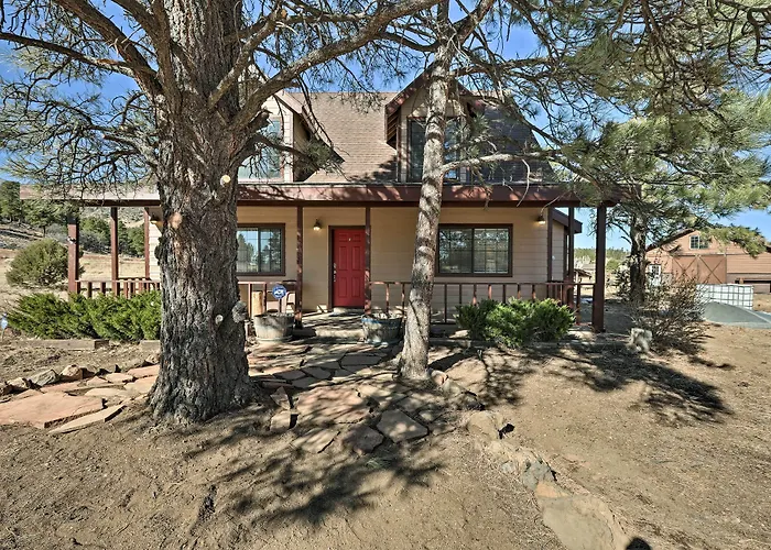 Family In W/ Surrounding Mtn Views! Holiday home