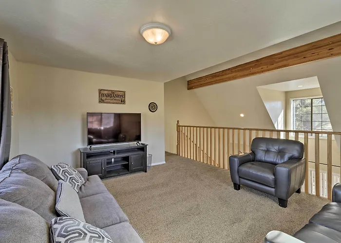 Family In W/ Surrounding Mtn Views! Holiday home *